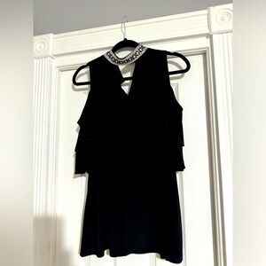 Women’s Roz & Ali Cold Shoulder top with beading detail. Black. Sz XL